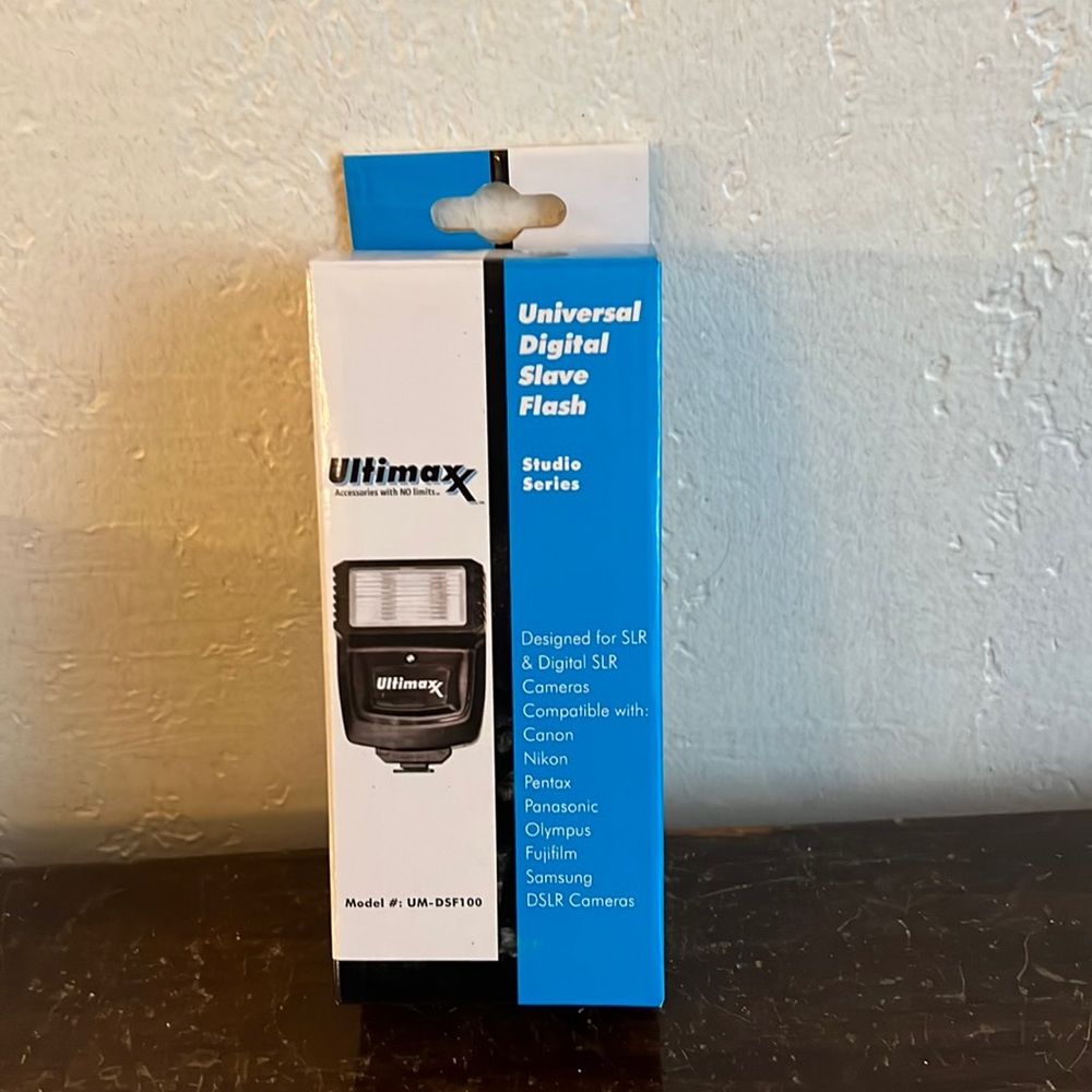 Universal digital camera flash